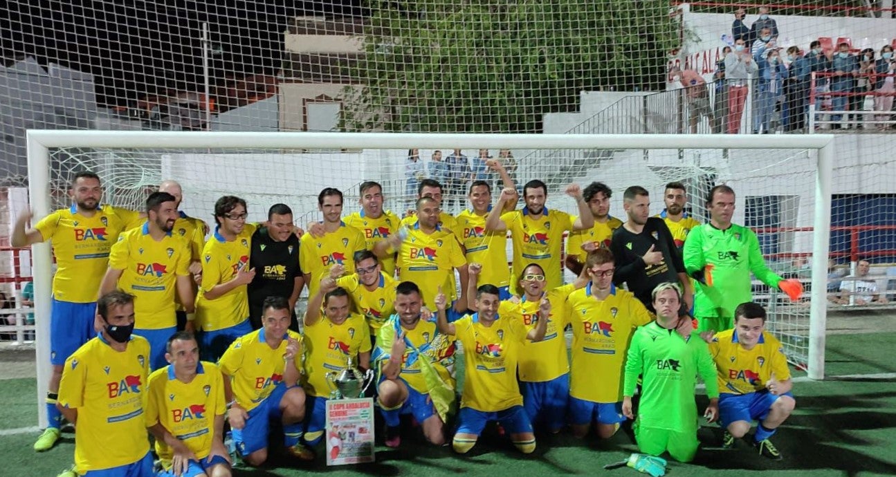 El Cádiz C.F y El Puerto, unidos por su cabalgata de Carnaval El Cádiz C.F y El Puerto, unidos por su cabalgata de Carnaval