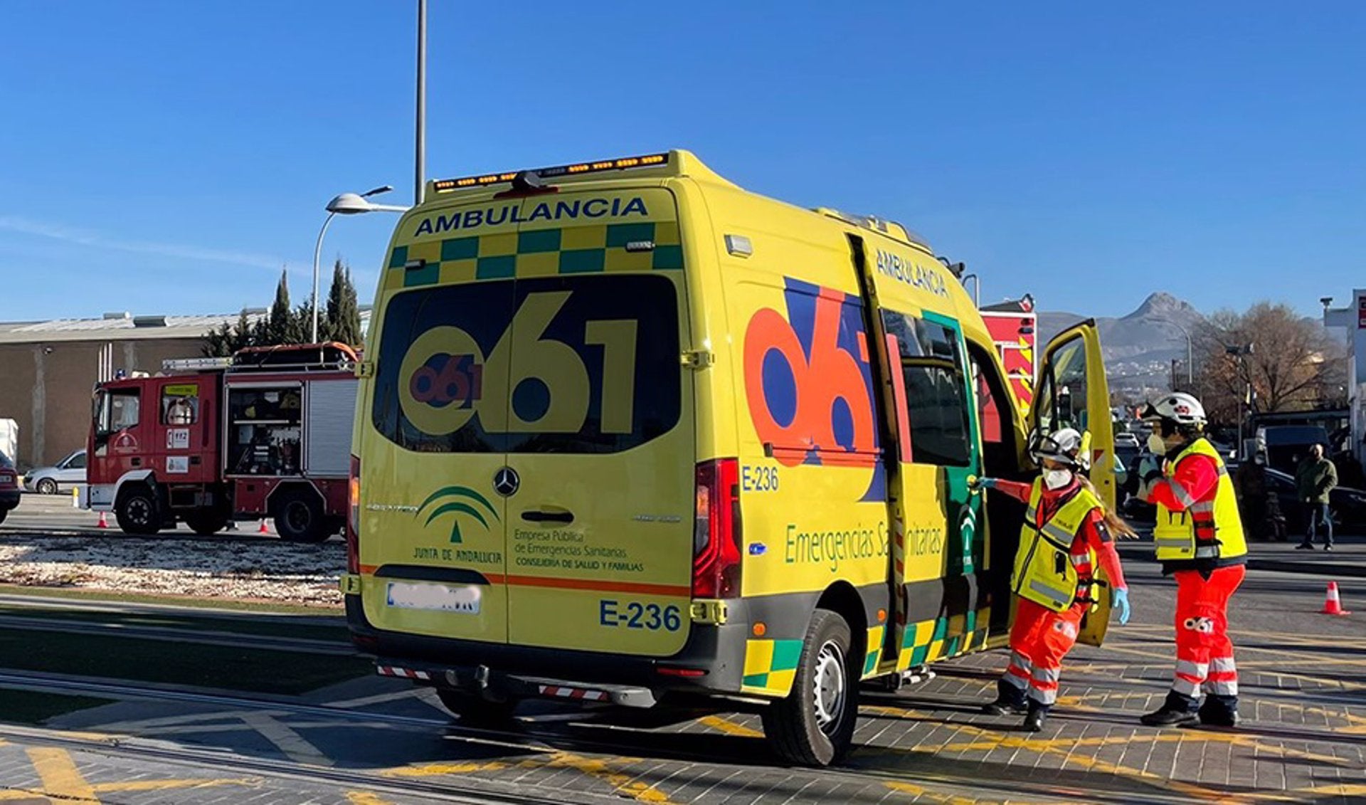 Seis heridos en Cuevas del Almanzora tras el choque frontal de dos turismos y una furgoneta Seis heridos en Cuevas del Almanzora tras el choque frontal de dos turismos y una furgoneta