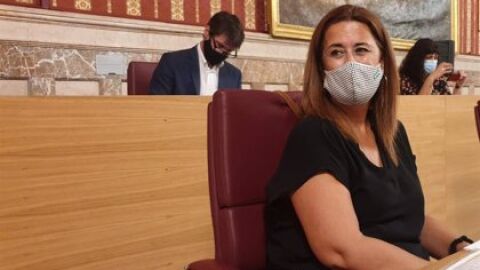 La delegada de Hacienda Sonia Gaya participando en un pleno del Ayuntamiento de Sevilla