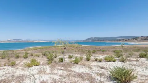 Embalse de Guadalcacín en una foto de archivo Embalse de Guadalcacín en una foto de archivo