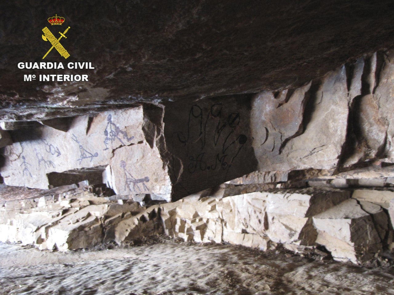 Tres menores de edad realizaron las pintadas vandálicas en la Cueva de la Rendija en Herencia Tres menores de edad realizaron las pintadas vandálicas en la Cueva de la Rendija en Herencia
