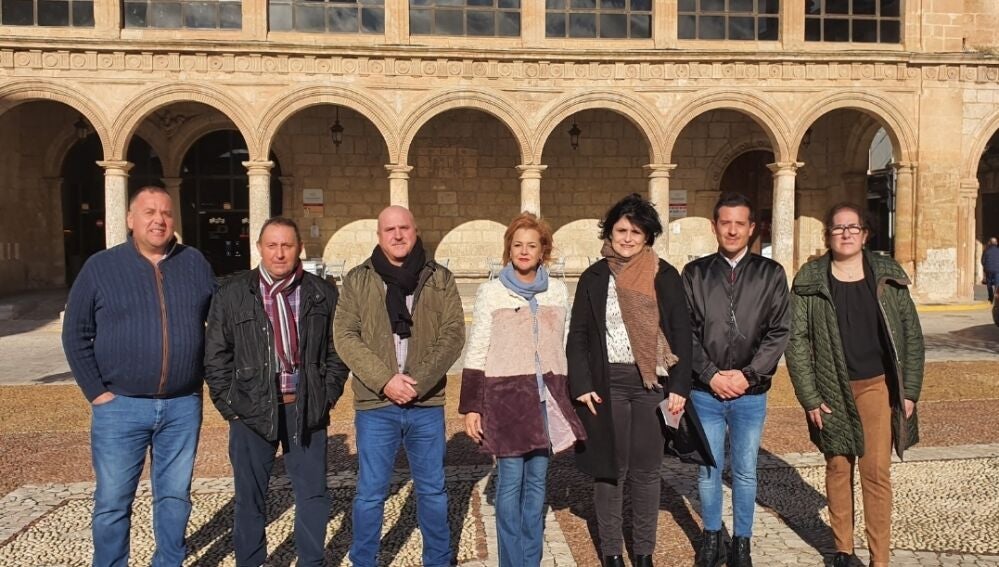 La alcaldesa, en el centro, con su equipo de Gobierno