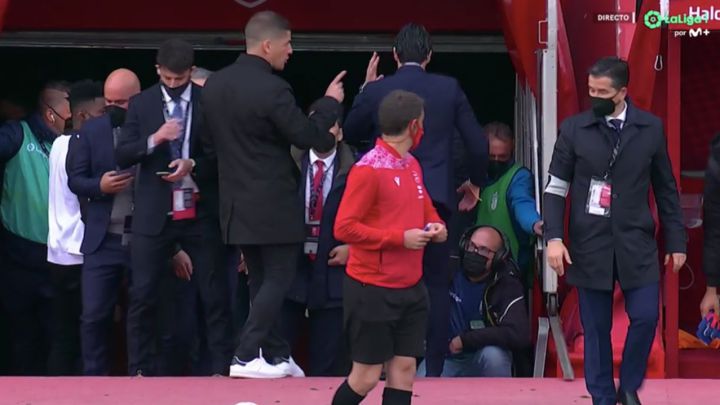 Robert Moreno podría tener sus horas contadas en el Granada CF, si no vence al Cádiz Robert Moreno podría tener sus horas contadas en el Granada CF, si no vence al Cádiz