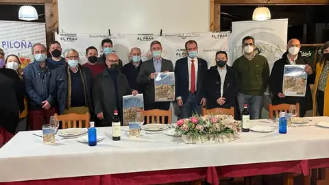Foto de familia durante la presentación de las jornadas Foto de familia durante la presentación de las jornadas