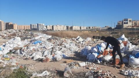 Una de las escombreras que proliferan en el término de Alicante Una de las escombreras que proliferan en el término de Alicante