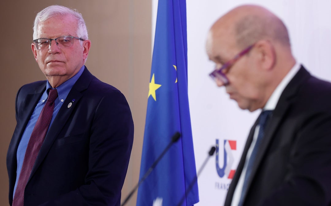 La Unión Europea aprueba sanciones contra Rusia por el reconocimiento de las regiones separatistas La Unión Europea aprueba sanciones contra Rusia por el reconocimiento de las regiones separatistas