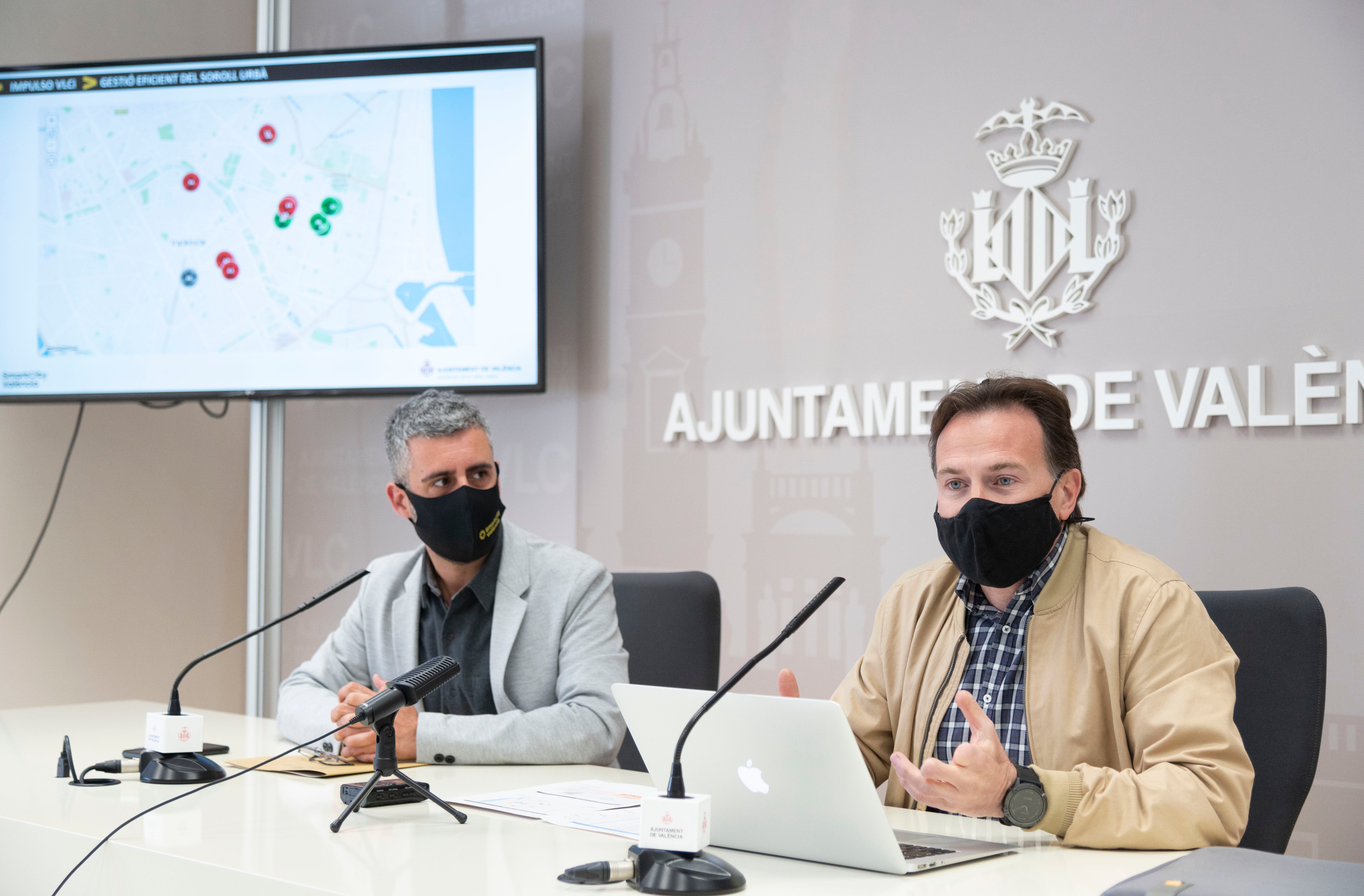 El Ayuntamiento presenta veinte nuevos sonómetros y los vecinos se quejan: "No nos consultan" El Ayuntamiento presenta veinte nuevos sonómetros y los vecinos se quejan: "No nos consultan"