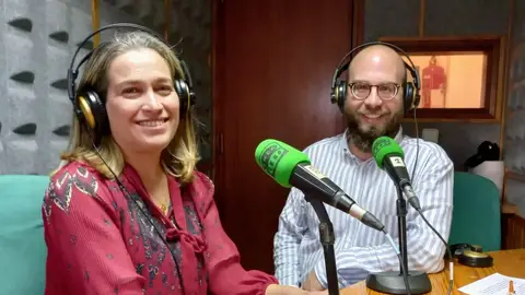 Rosario Tur, gerente de Cafés Ibiza, junto al periodista de Onda Cero Martí Rodríguez Rosario Tur, gerente de Cafés Ibiza, junto al periodista de Onda Cero Martí Rodríguez