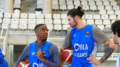 Zaid Hearst, en su primer entrenamiento con el HLA Alicante. Zaid Hearst, en su primer entrenamiento con el HLA Alicante.