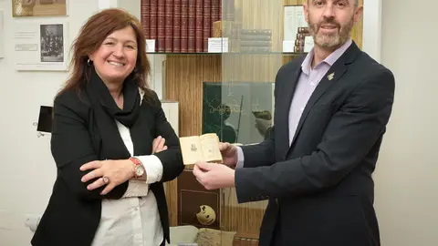 Reciben la donación de un Quijote fechado en 1902 Reciben la donación de un Quijote fechado en 1902