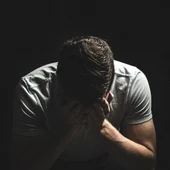 Un hombre con depresión Un hombre con depresión