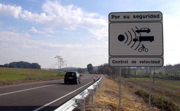 El cambio en los radares de la DGT que ha entrado en vigor en junio: afecta a los límites de velocidad El cambio en los radares de la DGT que ha entrado en vigor en junio: afecta a los límites de velocidad
