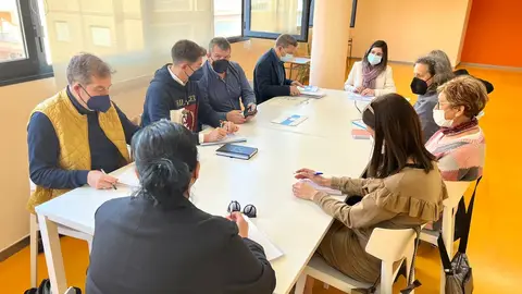 El Ayuntamiento de Peñíscola trabaja con los centros educativos en un proyecto pionero de Educación para la Sostenibilidad El Ayuntamiento de Peñíscola trabaja con los centros educativos en un proyecto pionero de Educación para la Sostenibilidad