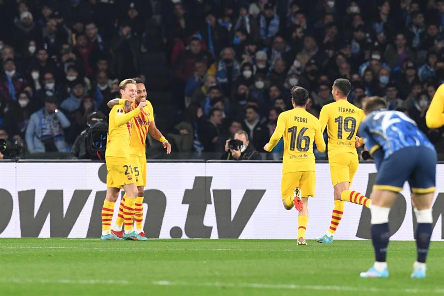 El Barcelona arrasa al Nápoles y se mete en octavos por la puerta grande El Barcelona arrasa al Nápoles y se mete en octavos por la puerta grande