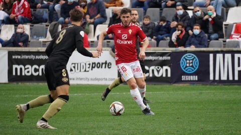 Julio Gracia, jugador del Real Murcia, contra el Intercity