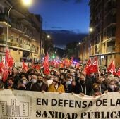 Centenares de personas salen a la calle en Alcalá de Henares para reclamar la reapertura del Servicio de Urgencias 24 horas en Atención Primaria
