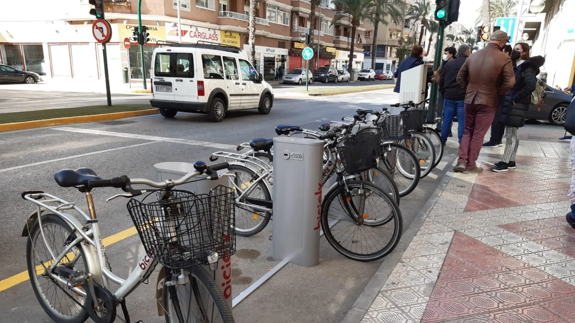 Nueva estación de BiciElx en la calle Pedro Juan Perpiñán de Elche. 