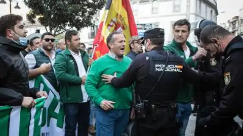 La delegación del Gobierno investigará las protestas agrarias en Don Benito durante la visita del presidente del Gobierno La delegación del Gobierno investigará las protestas agrarias en Don Benito durante la visita del presidente del Gobierno