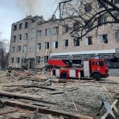 Guerra en Ucrania: Un edificio destrozado tras el ataque ruso
