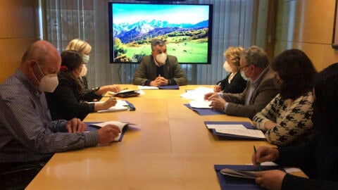 El consejero durante el encuentro