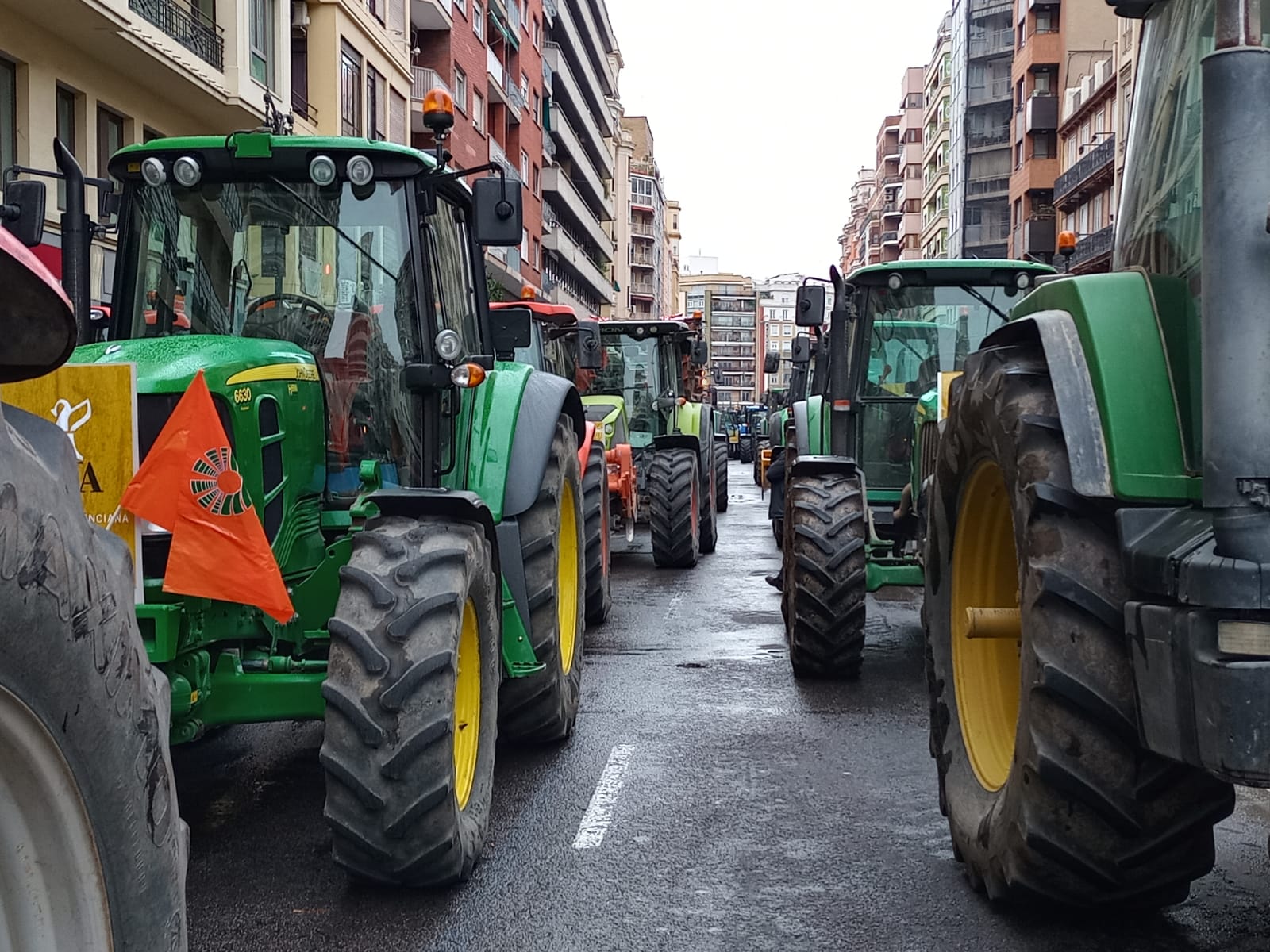 Una tractorada recorre La Mancha para protestar por la precaria situación del campo Una tractorada recorre La Mancha para protestar por la precaria situación del campo