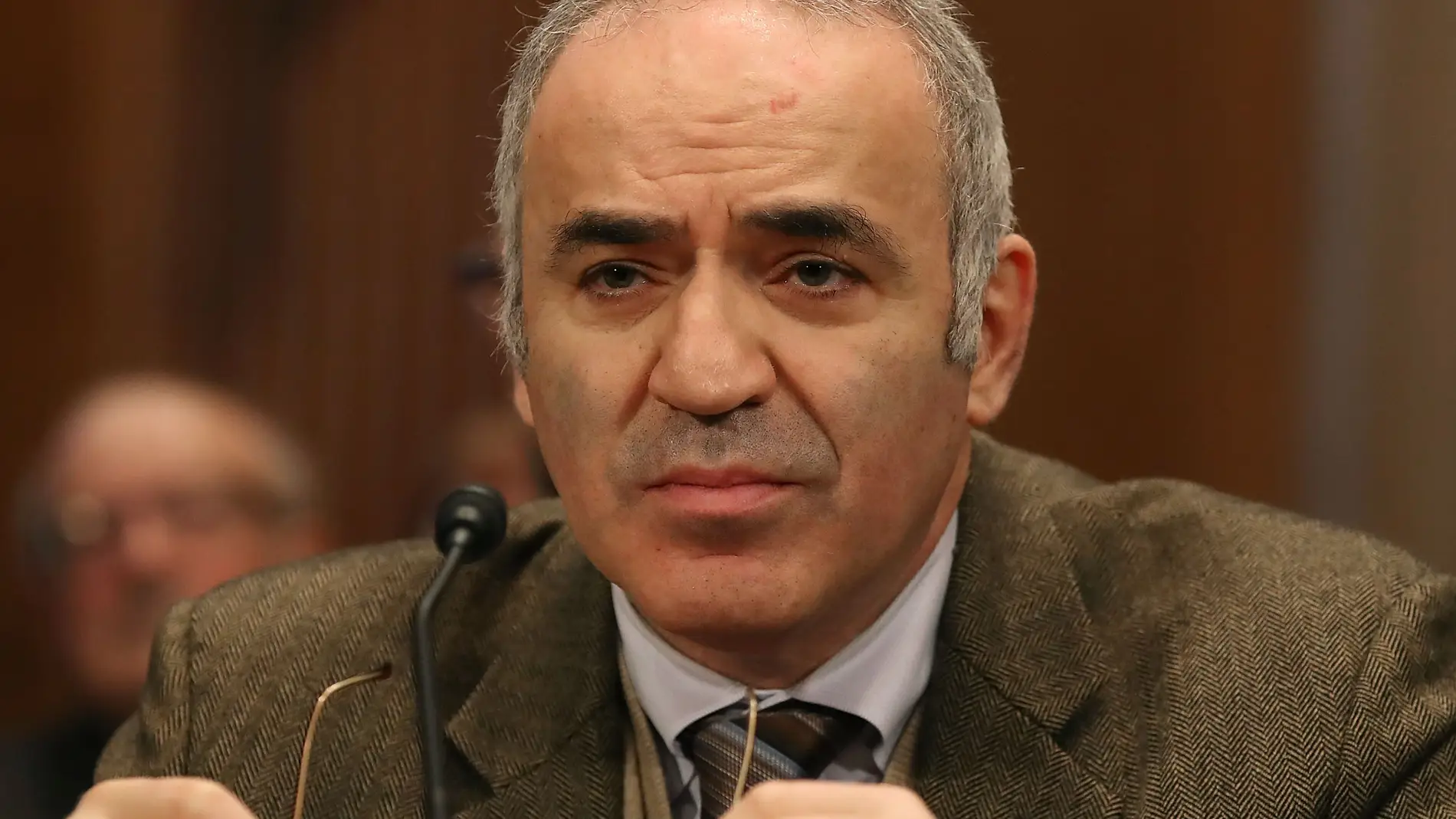 Kasparov quer dar xeque-mate em Putin – DW – 04/02/2004