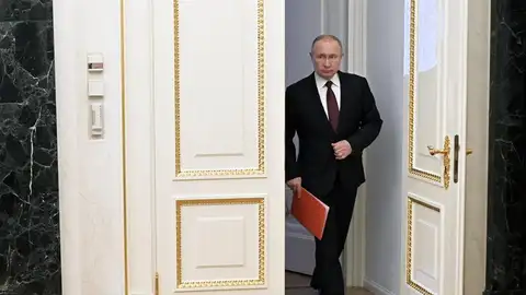 Putin pide al Ejército de Ucrania que tome el poder y así no negociar con "la banda de drogadictos y neonazis" Putin pide al Ejército de Ucrania que tome el poder y así no negociar con "la banda de drogadictos y neonazis"