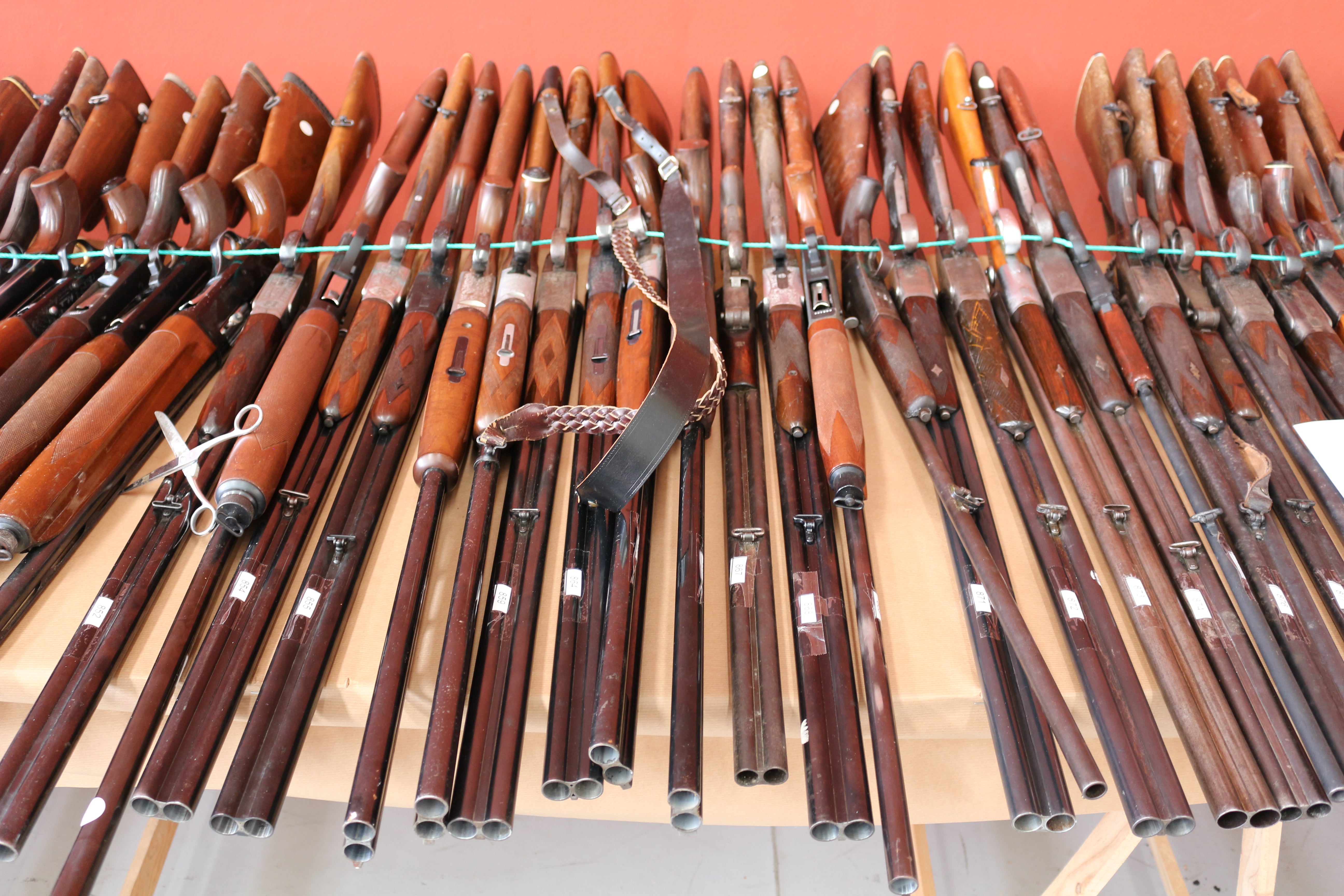 2.000 armas salen a la venta para el mejor postor 2.000 armas salen a la venta para el mejor postor