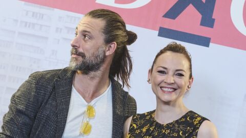 Hugo Silva y Leonor Watling, protagonistas de 'Nasdrovia', posan en el photocall de la segunda temporada de la serie