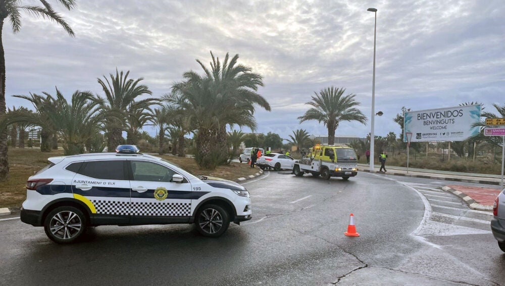 Vehículo accidentado en Elche.