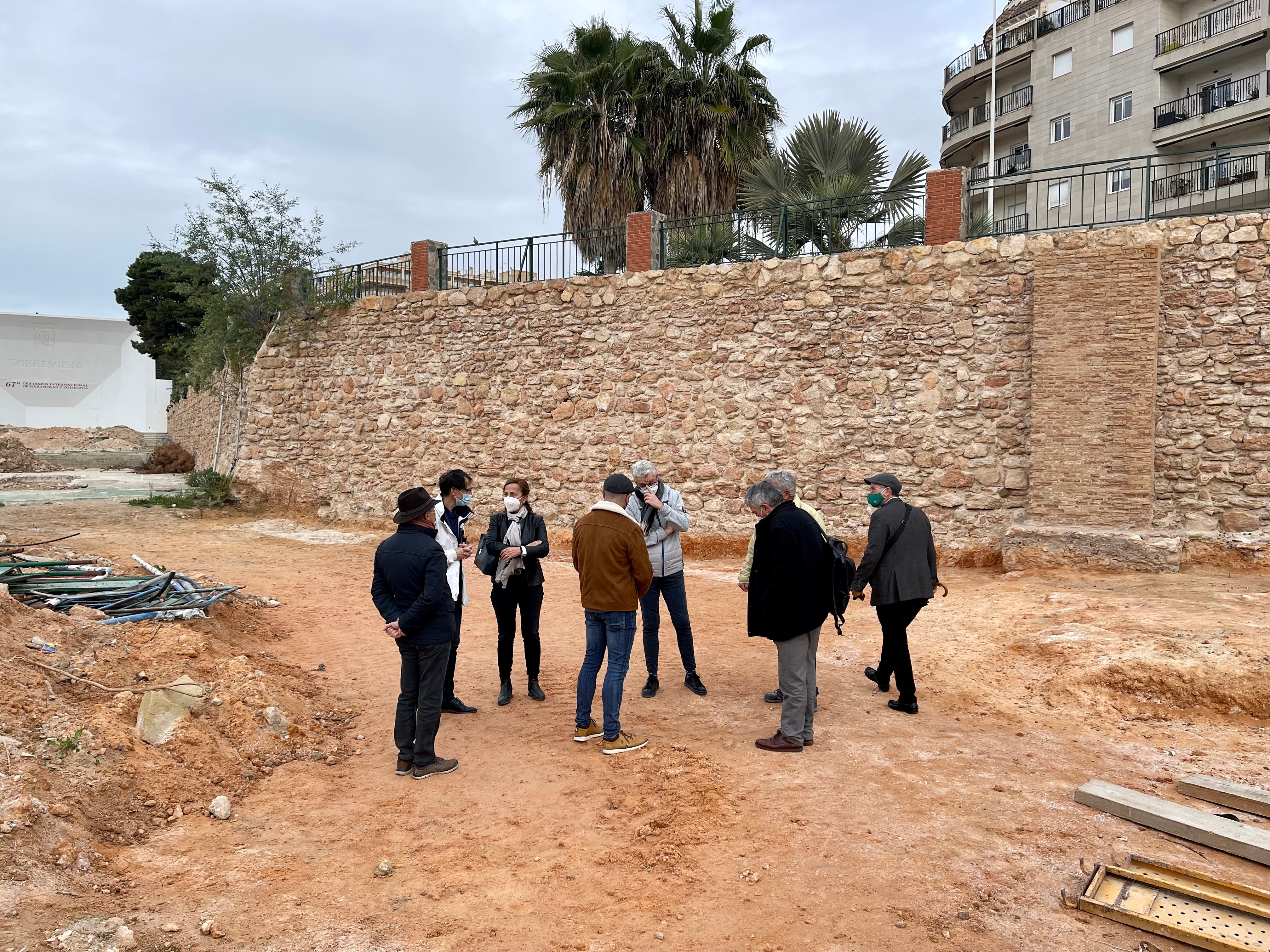 Los trabajos han descubierto pavimentos originales existentes en las Eras, losas de roca de una magnífica hechura Los trabajos han descubierto pavimentos originales existentes en las Eras, losas de roca de una magnífica hechura