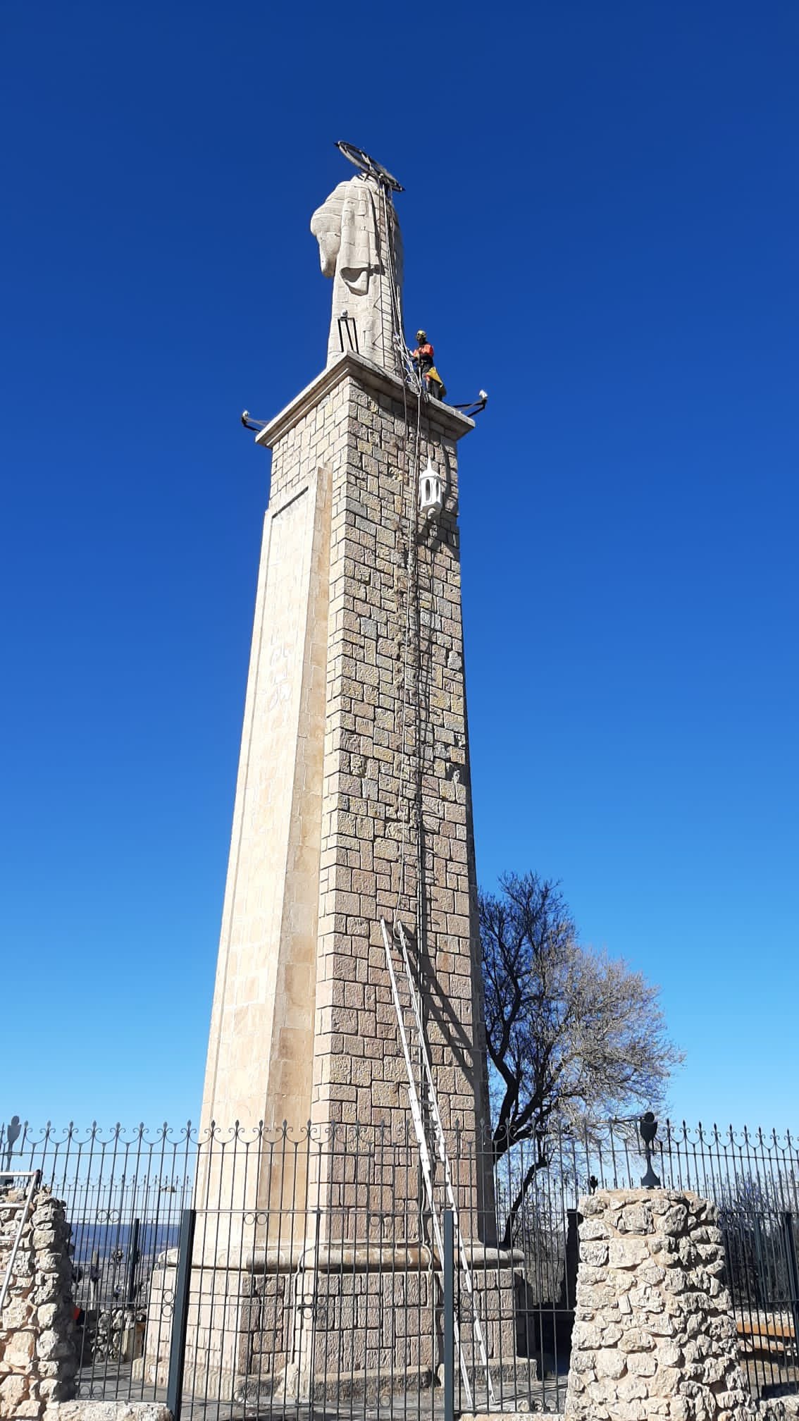 Abren diligencias tras el ataque en Cuenca al monumento dedicado al Sagrado Corazón de Jesús Abren diligencias tras el ataque en Cuenca al monumento dedicado al Sagrado Corazón de Jesús
