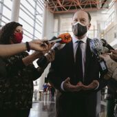 Emilio Bascuñana, Alcalde de Orihuela, interviene en Gente Viajera con Esther Eiros 