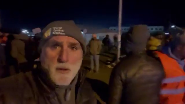 El chef José Andrés ya está en la frontera de Ucrania: Así ayuda dando comida a los refugiados El chef José Andrés ya está en la frontera de Ucrania: Así ayuda dando comida a los refugiados