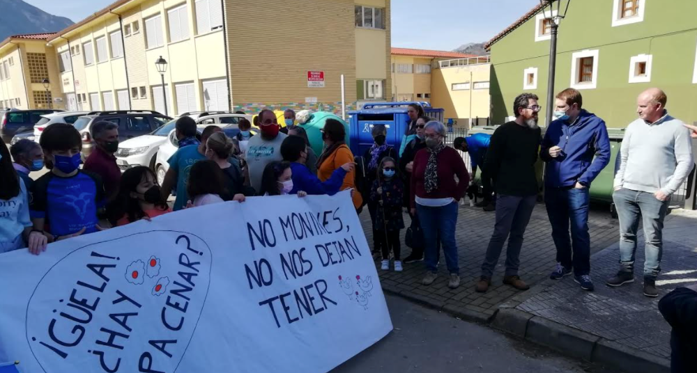 Peñamellera Baja acogió hoy una tractorada en defensa del futuro del campo Peñamellera Baja acogió hoy una tractorada en defensa del futuro del campo