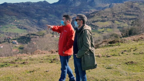 Alcalde y consejero durante la visita