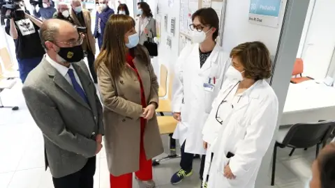 El presidente, Javier Lambán, y la consejera, Sira Repollés, han visitado el centro de La Almozara El presidente, Javier Lambán, y la consejera, Sira Repollés, han visitado el centro de La Almozara