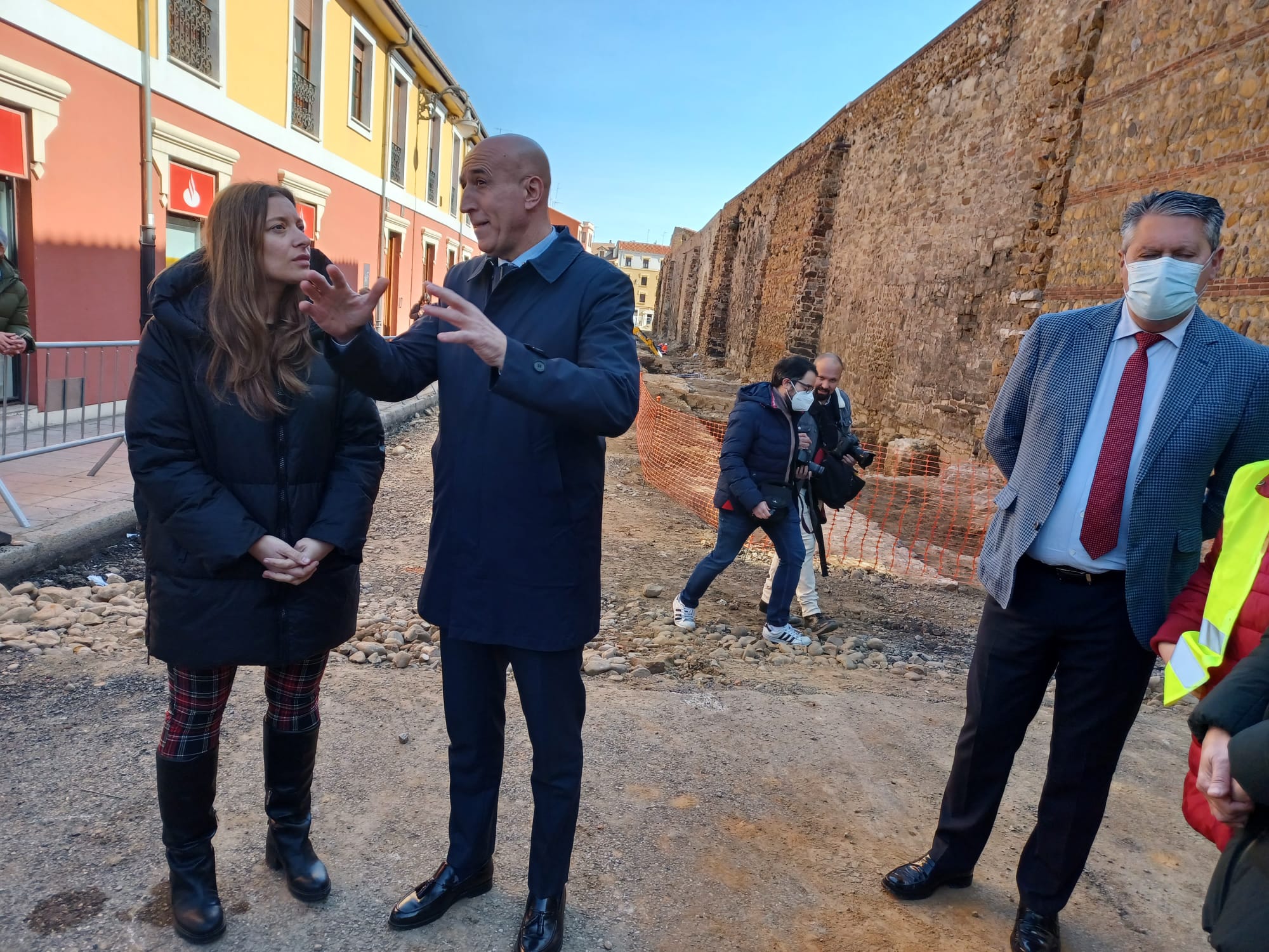 Avanzan las obras para actualizar el entorno de la muralla Avanzan las obras para actualizar el entorno de la muralla