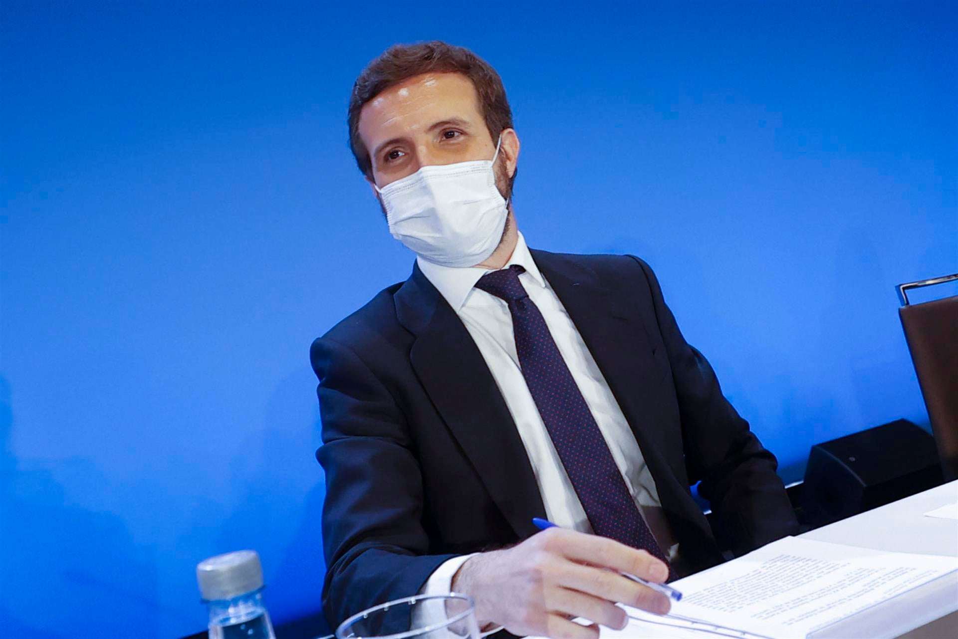 Persona física y un señor de Murcia: Casado se despide agradecido y lanzando al aire alguna pulla que otra Persona física y un señor de Murcia: Casado se despide agradecido y lanzando al aire alguna pulla que otra
