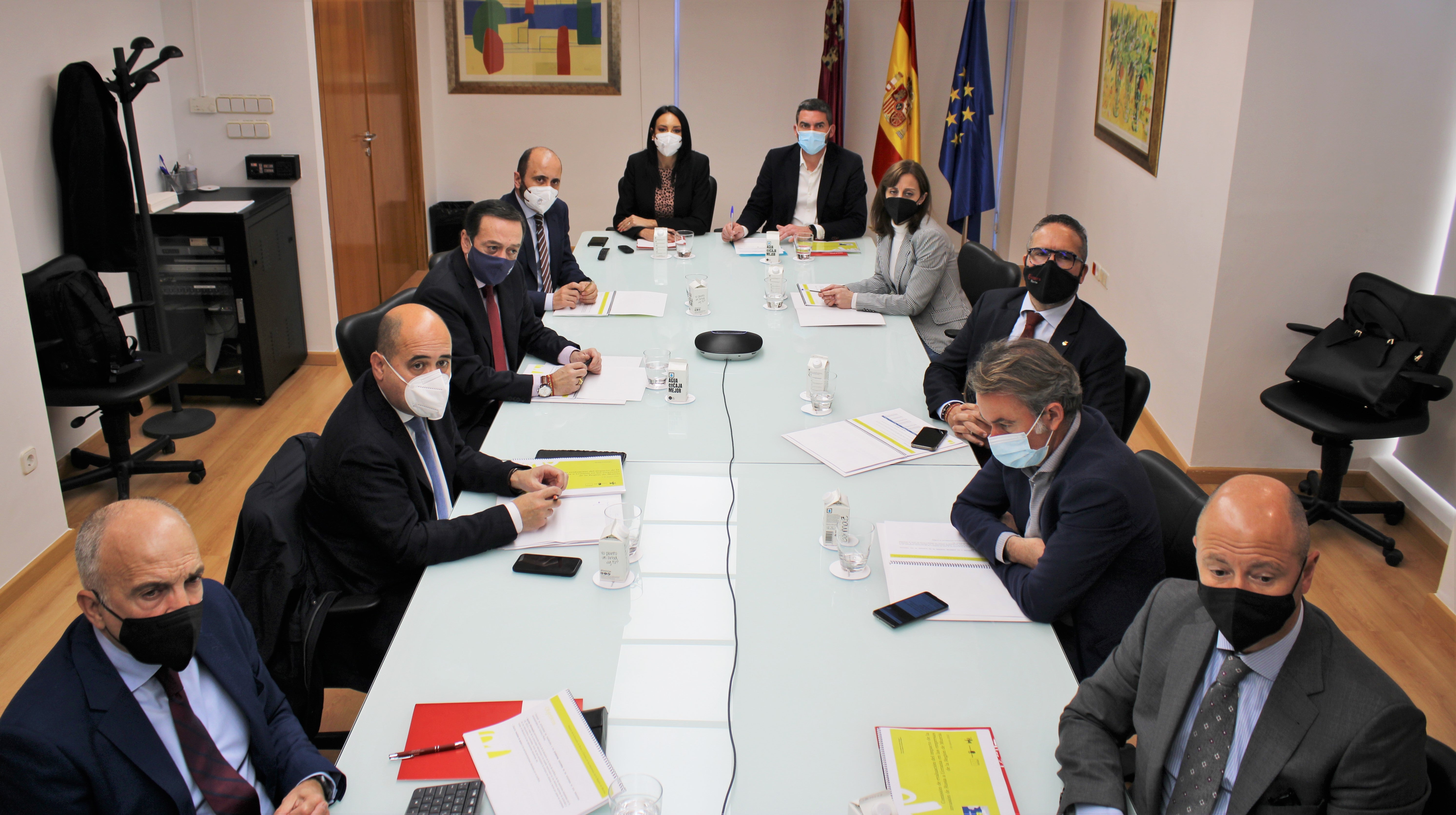 El Gobierno murciano prepara ayudas para los empresarios afectados por problemas de suministro derivados de la guerra en Ucrania El Gobierno murciano prepara ayudas para los empresarios afectados por problemas de suministro derivados de la guerra en Ucrania