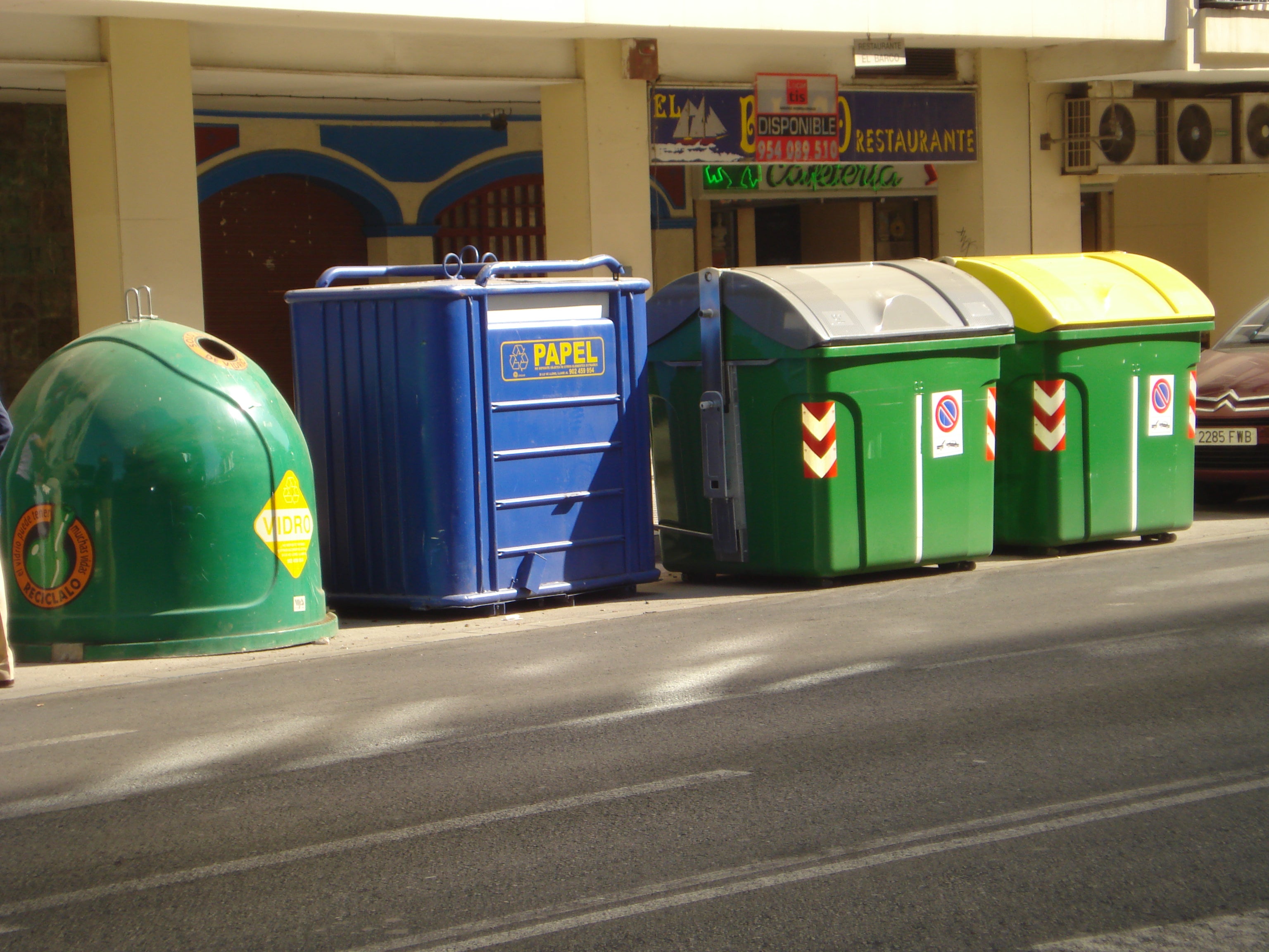 Sevilla renovará 3.800 contenedores de basura hasta el próximo año Sevilla renovará 3.800 contenedores de basura hasta el próximo año
