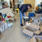 Un local del alcalaíno barrio de El Olivar recoge las donaciones de la comarca del Henares para el pueblo ucraniano