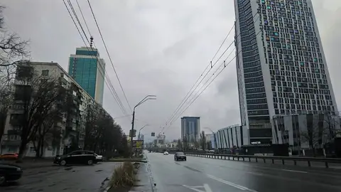 Vista de la capital Kiev con el edificio del Ministerio de Infraestructuras ucraniano a la izquierda. Vista de la capital Kiev con el edificio del Ministerio de Infraestructuras ucraniano a la izquierda.