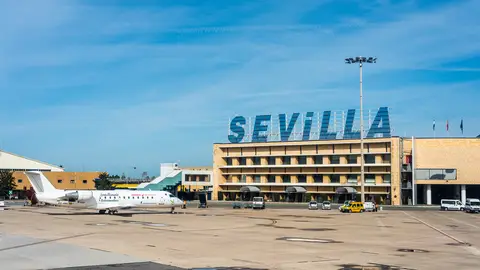 El aeropuerto de Sevilla recibirá hasta 10 millones de pasajeros al año tras la remodelación El aeropuerto de Sevilla recibirá hasta 10 millones de pasajeros al año tras la remodelación