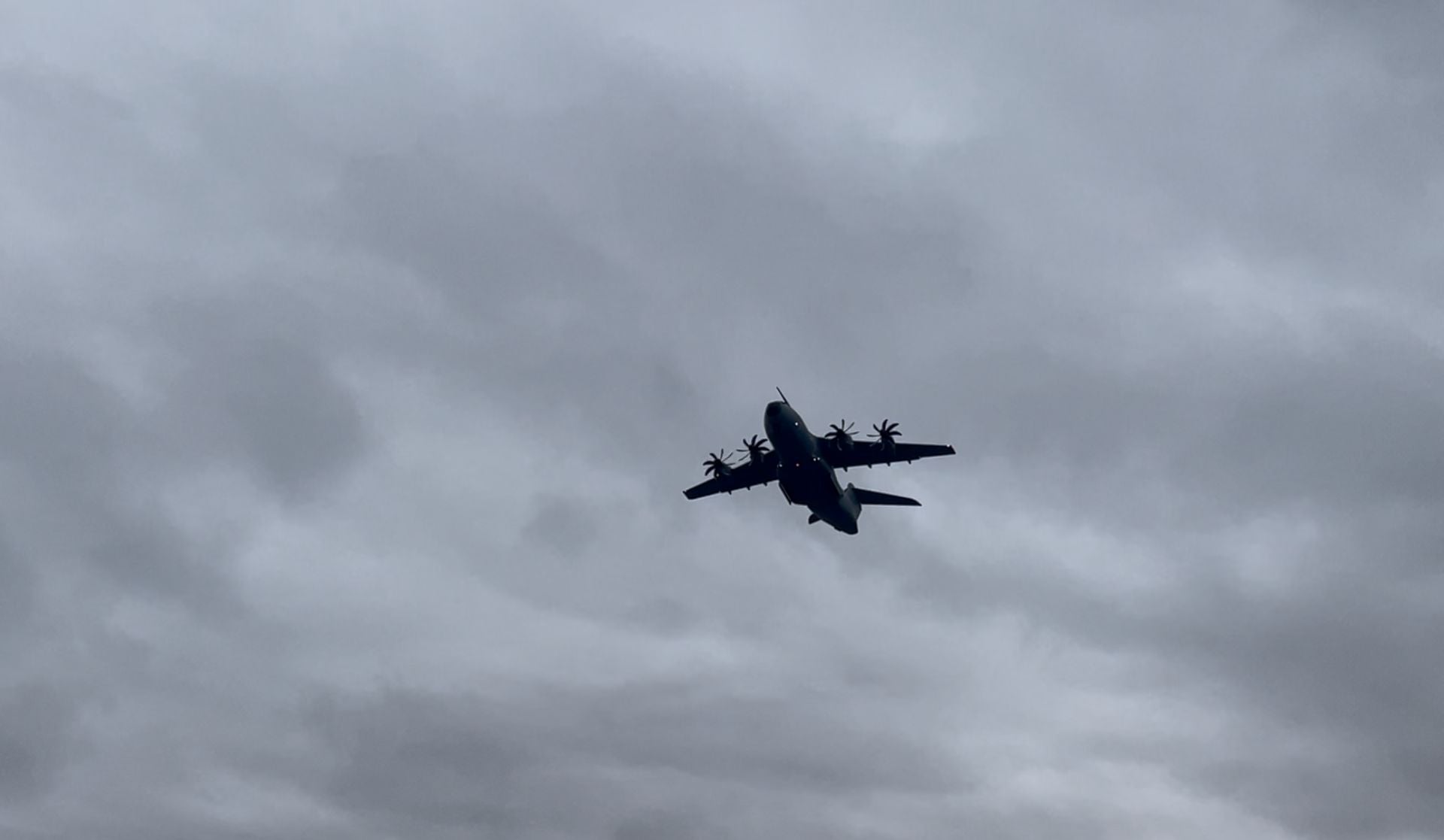 Cuatro aviones con armamento parten este fin de semana desde la Base Aérea de Los Llanos con rumbo a Ucrania Cuatro aviones con armamento parten este fin de semana desde la Base Aérea de Los Llanos con rumbo a Ucrania