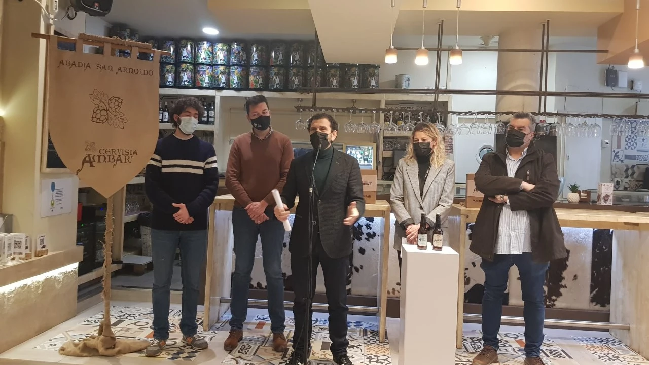 Representantes de la Fundación de las Bodas y de la Federación de Grupos han asistido a la presentación de la cata popular
