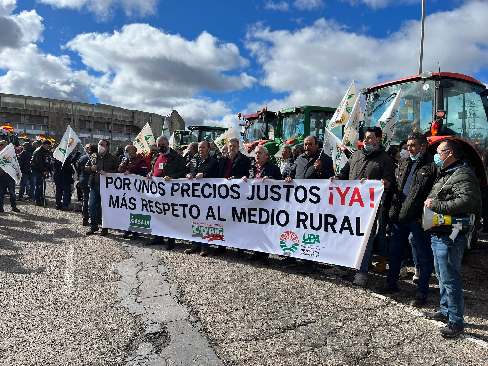 Cerca de 200 tractores recorren Valladolid en protesta por la situación del campo Cerca de 200 tractores recorren Valladolid en protesta por la situación del campo