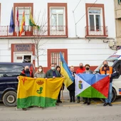 Las alcaldesas de Tomelloso y Socuéllamos junto a las furgonetas que llevarán alimentos y material de primera necesidad a Ucrania por iniciativa del bombero jubilado Las alcaldesas de Tomelloso y Socuéllamos junto a las furgonetas que llevarán alimentos y material de primera necesidad a Ucrania por iniciativa del bombero jubilado