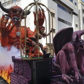 Una de las carrozas participantes en el desfile Una de las carrozas participantes en el desfile