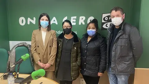 Mariola Galiana, edil de Cooperación, junto a representantes de la delegación de Bolivia. Mariola Galiana, edil de Cooperación, junto a representantes de la delegación de Bolivia.